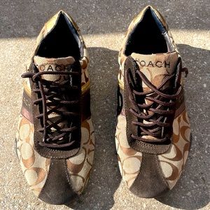 Woman’s coach shoes good condition